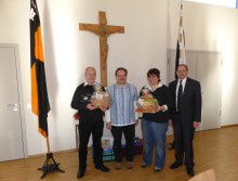 durch Anklicken vergrößern - v.l. L. Burghardt, Vorsitzender Martin Dworak, Sibylle Rapp, Präses durch Anklicken vergrößern - v.l. L. Burghardt, Vorsitzender Martin Dworak, Sibylle Rapp, Präses